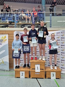 Siegerehrung Mixed U19 mit Nina auf dem ersten Platz