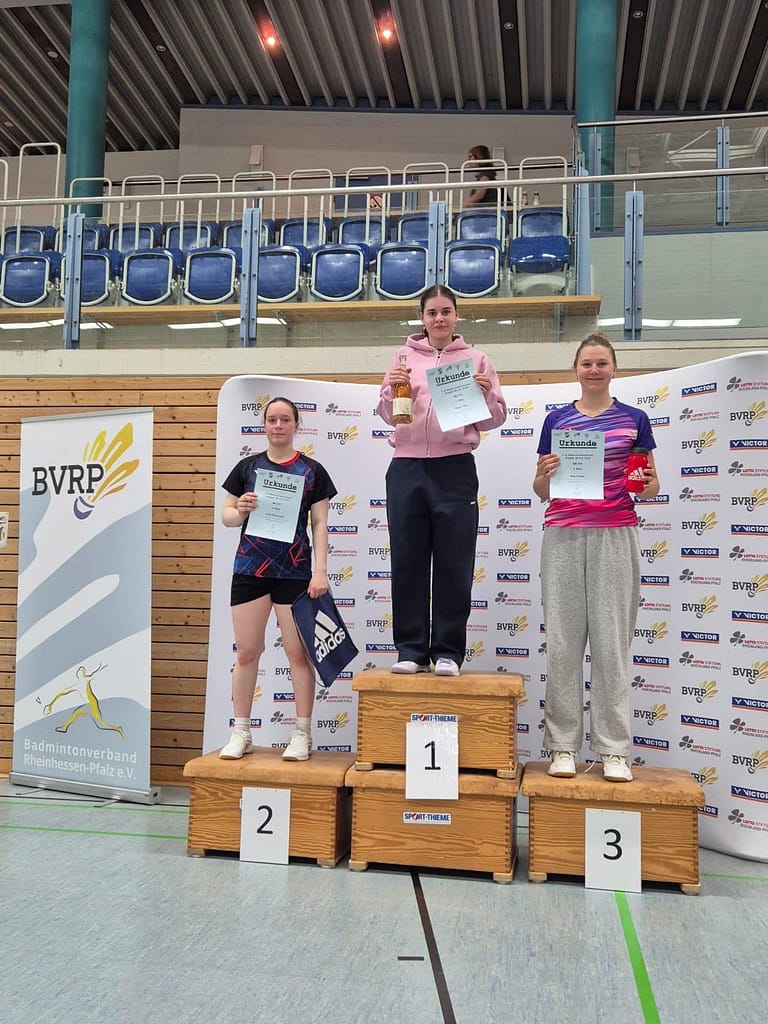 Nina bei der Siegerehrung vom Einzel U19
