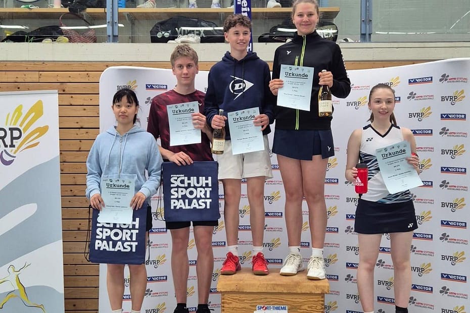 Siegerehrung Mixed U19 mit Nina auf dem ersten Platz